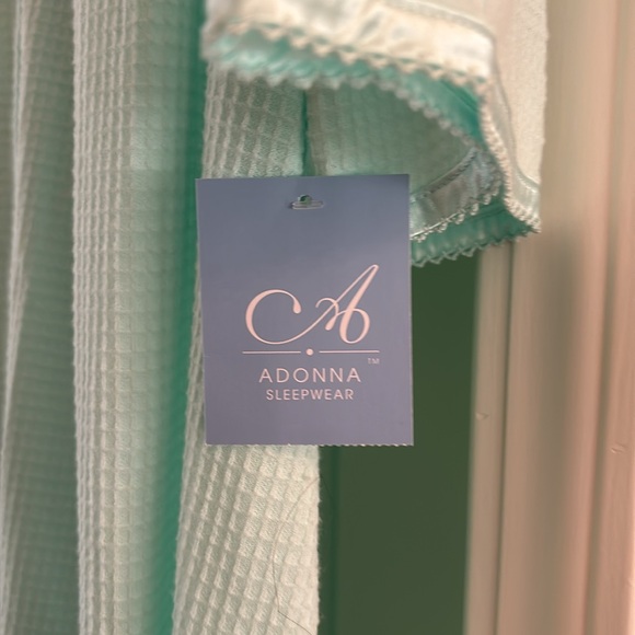 Brand new with tags women’s “Adonna” waffle weave snap front robe. - Picture 2 of 3